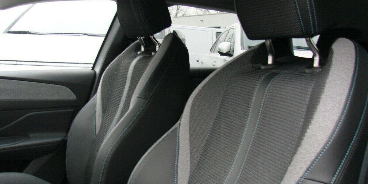 Peugeot 308 1.5L Allure ACC AHK LED Navi Kamera 34.524 km 23.980 &euro; Falkensee 14612