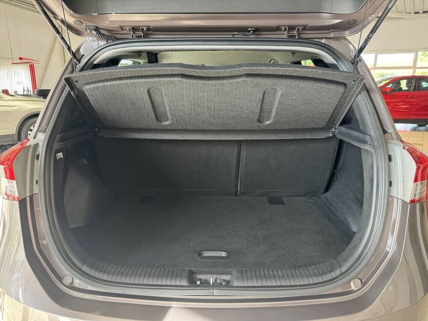 Hyundai ix20 FIFA world Cup Edition Automatik/LEDER/AHK/ 59.985 km 10.990 € Leipzig 04347