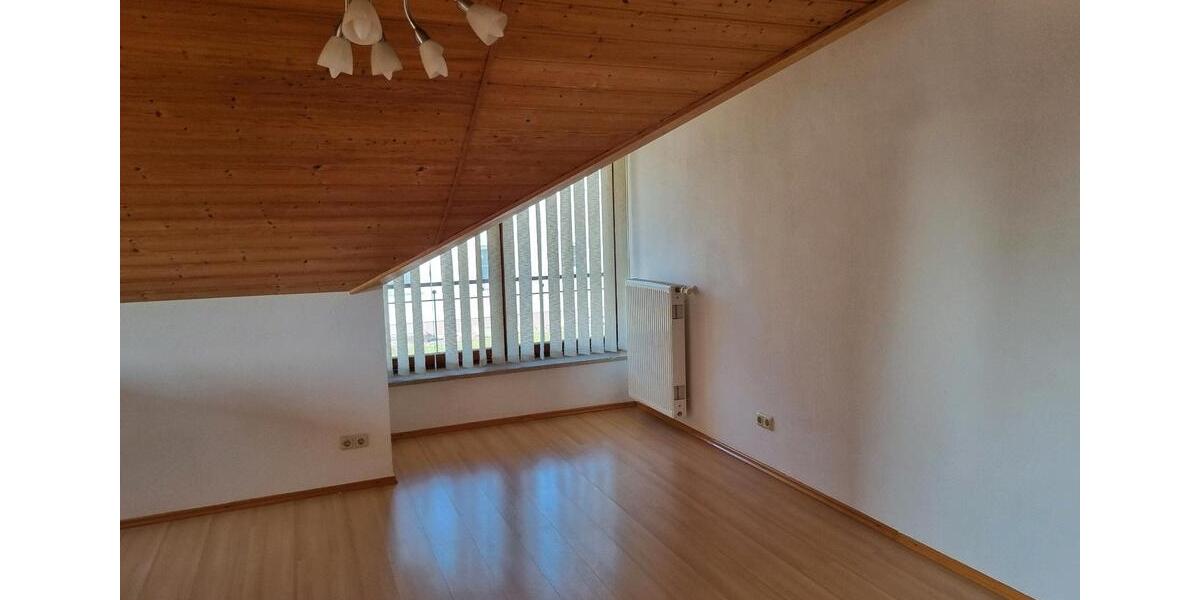 Dachgeschoßwohnung Ortenburg - 2.5 Zimmer, 63 m&sup2;, 520&euro; | Angebot:25342285
