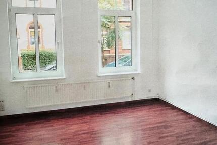 Charmante 2,5-Zimmer-Wohnung mit Garage & Gemeinschaftsgarten zimmer