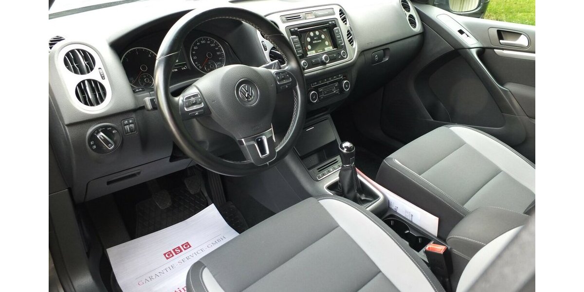 VW Tiguan LIFE BMT NAVI AHK PARKPILOT SHZ BLUETOOTH 124.710 km 12.304 &euro; Köln 50858