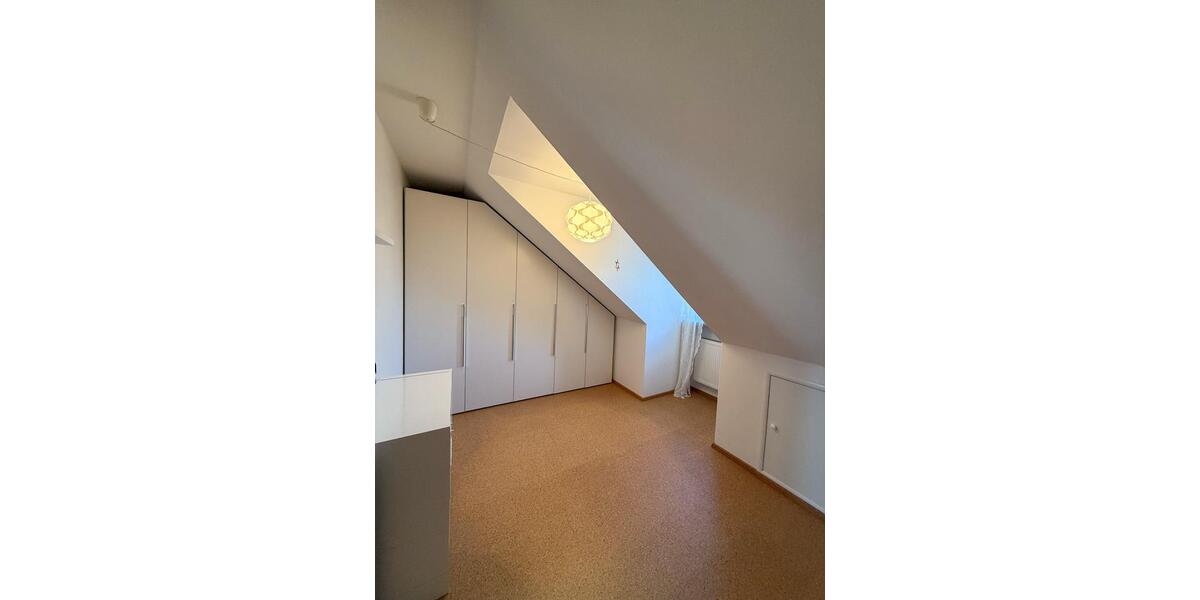 Dachgeschoßwohnung Erding - 3 Zimmer, 68 m&sup2;, 1.400&euro; | Angebot:24829077