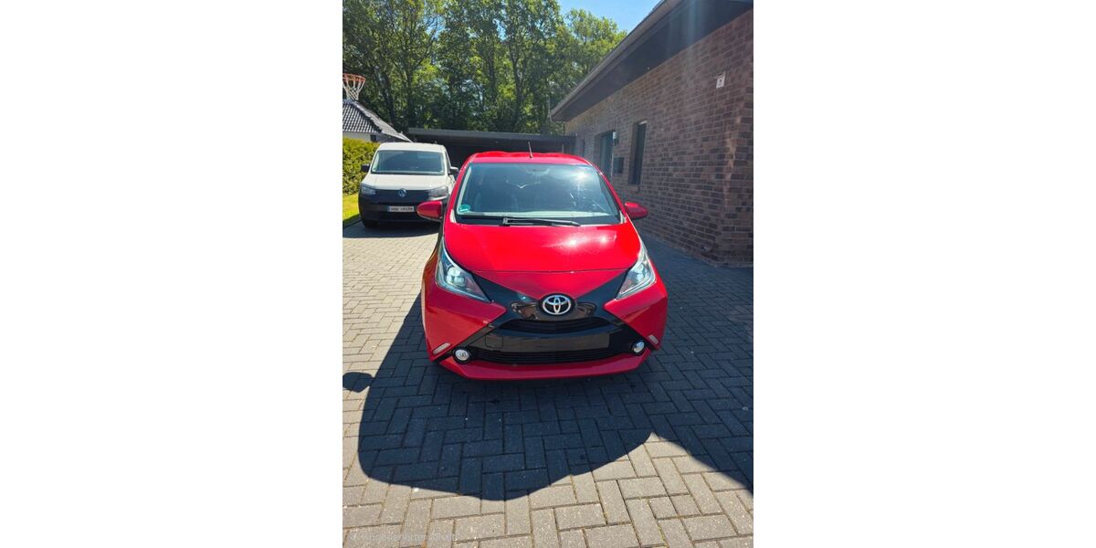 Toyota Aygo (X) 129.600 km 5.750 &euro; Peheim 49696