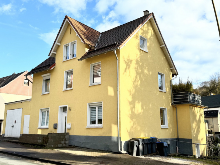 Haus zum Kaufen in Altena 229.000 € 194.41 m²