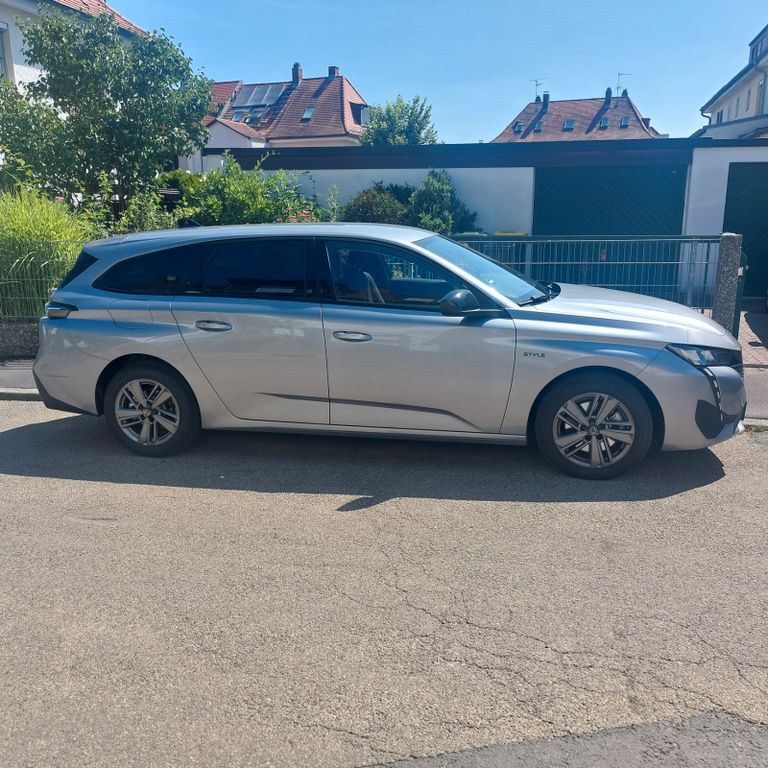Peugeot 308 4.400 km 22.799 € Nürnberg 90431