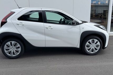 Toyota Aygo (X) 1.278 km 14.695 € Rostock 18147