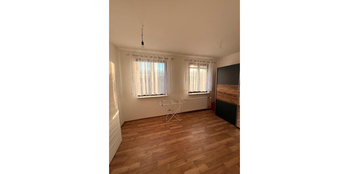 Etagenwohnung Schwetzingen - 3 Zimmer, 75 m&sup2;, 1.100&euro; | Angebot:25948424