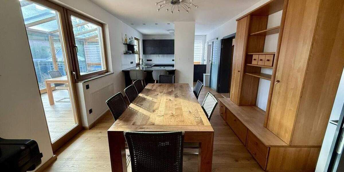 Bungalow Iphofen - 8 Zimmer, 214 m&sup2;, 2.350&euro; | Angebot:25682670