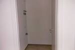 Direkt einziehen! Moderne 2 Zimmer + Süd-West-Balkon, Einbauküche, Wannenbad + Abstellraum, Aufzug
