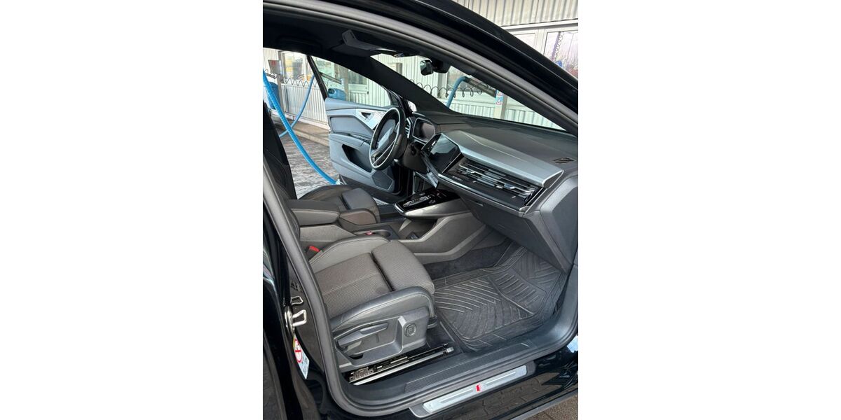 Audi Q4 e-tron 18.000 km 34.100 € Offenbach 63069