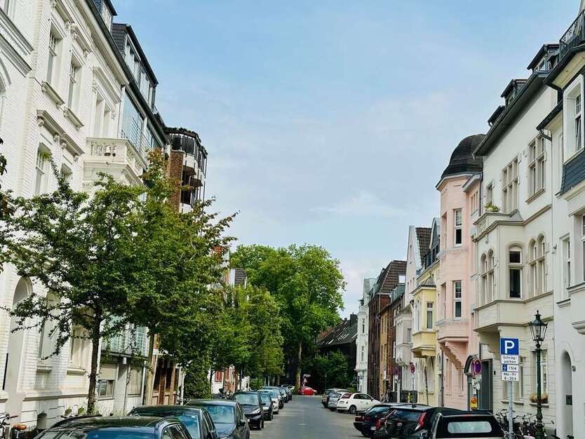 Haus zum Kaufen in Düsseldorf 3.200.000 € 350 m²