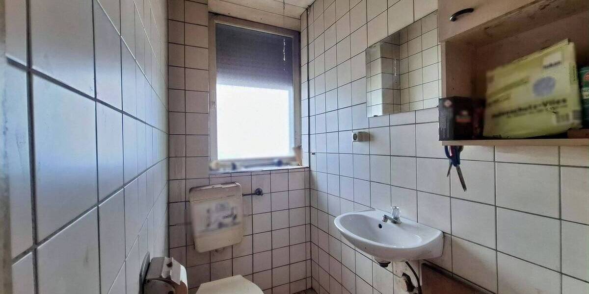 Einfamilienhaus Lich - 9 Zimmer, 245 m&sup2;, 299.000&euro; | Angebot:25685936