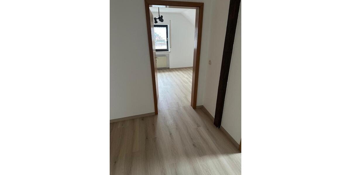 Neuwertige 3 Zi Wohnung, Küche, Bad, Loggia in Würdinghausen 3 zimmer