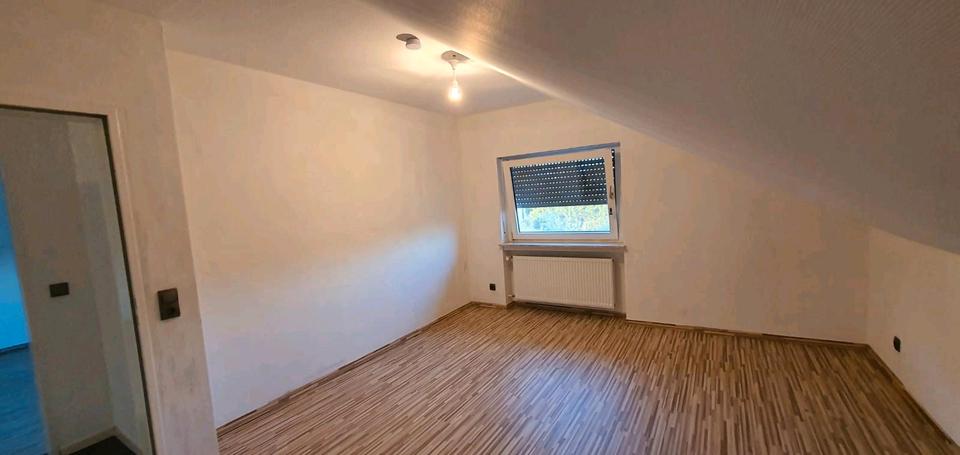 Dachgeschoßwohnung Eichenzell - 4 Zimmer, 100 m&sup2;, 1.000&euro; | Angebot:25138918