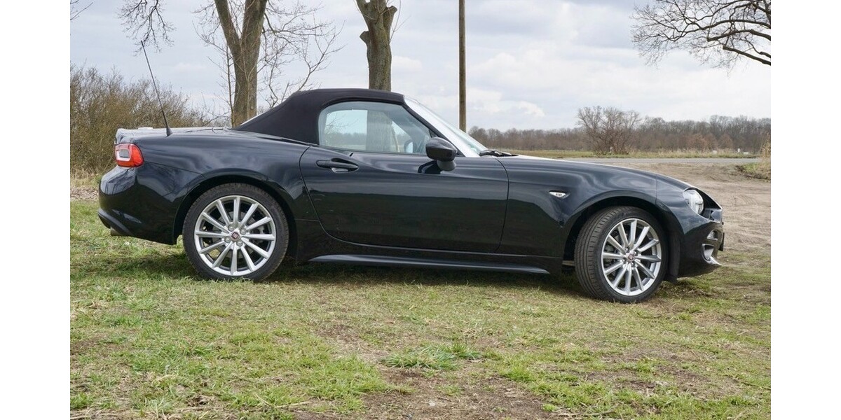Fiat 124 Spider 15.000 km 24.400 &euro; Berlin 10178
