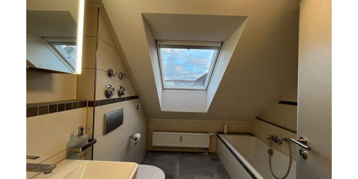 RESERVIERT: Wohnen mit Aussicht zentral in Oberkirch. 2-Zi.-Whg. mit neuer Einbauküche und Balkon sowie Tiefgaragenst... 2 zimmer