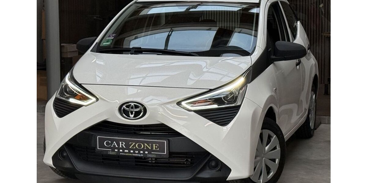 Toyota Aygo (X) 41.320 km 10.690 &euro; Hamburg 20539