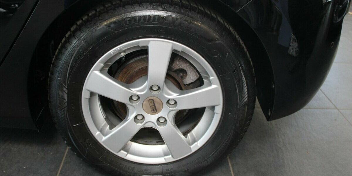 Hyundai i30 1.4 Classic 81.345 km 7.980 &euro; Euskirchen 53881