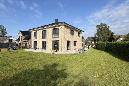 Haus Blekendorf - 5 Zimmer, 188 m&sup2;, 2.500&euro; | Angebot:27143975