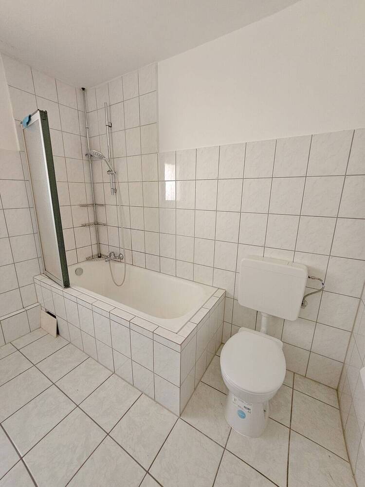 Teilrenoviertes Zweifamilienhaus in Ortsrandlage von 53127 Bonn - Ippendorf!