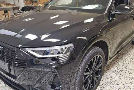 Audi e-tron 41.402 km 39.950 € Mönchengladbach 41063