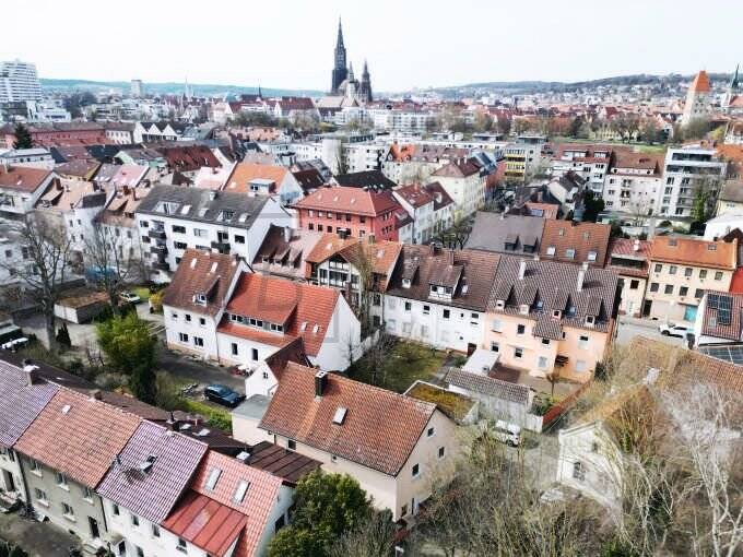 Dreifamilienhaus in zentrumsnaher Lage von Neu-Ulm 9 zimmer