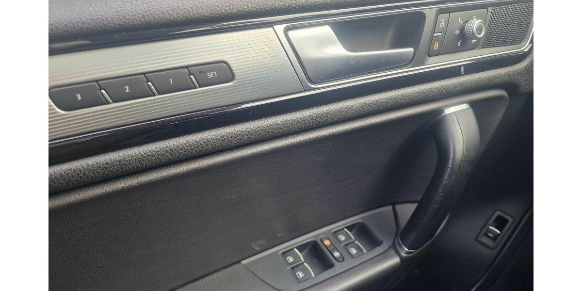 VW Touareg V6 TDI R-Line NAVI Luftfederung AHK 190.000 km 18.998 &euro; Landau 76829