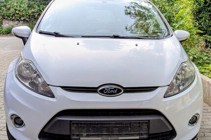 Ford Fiesta 157.000 km 2.400 &euro; Mölln 23879