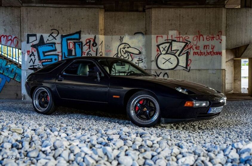 928