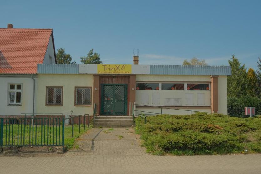 Haus für Wohnen oder Gewerbe mit großem Grundstück im Zentrum