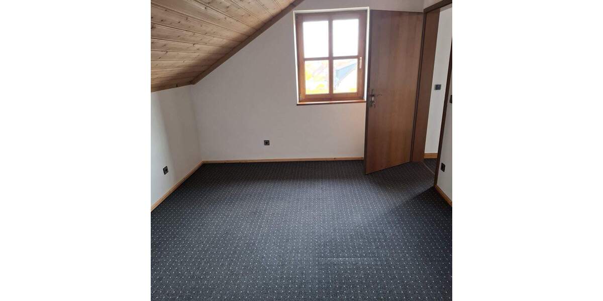 Etagenwohnung Baunach - 3 Zimmer, 105 m&sup2;, 800&euro; | Angebot:23948057