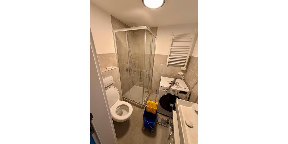 Frischsanierte und Möblierte Haushälfte mit Parkplatz und Garten 3 zimmer