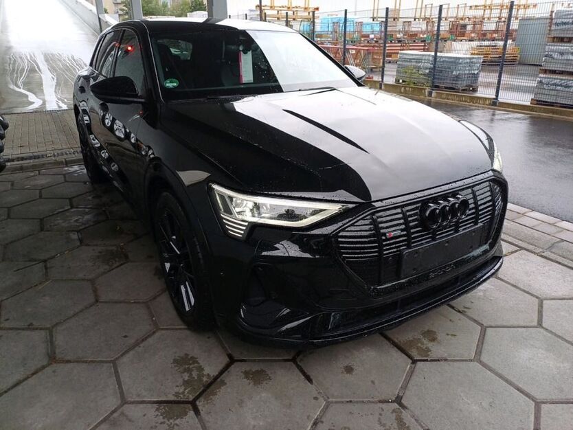 Audi e-tron 42.821 km 33.990 € Rastede/ Wahnbek 26180