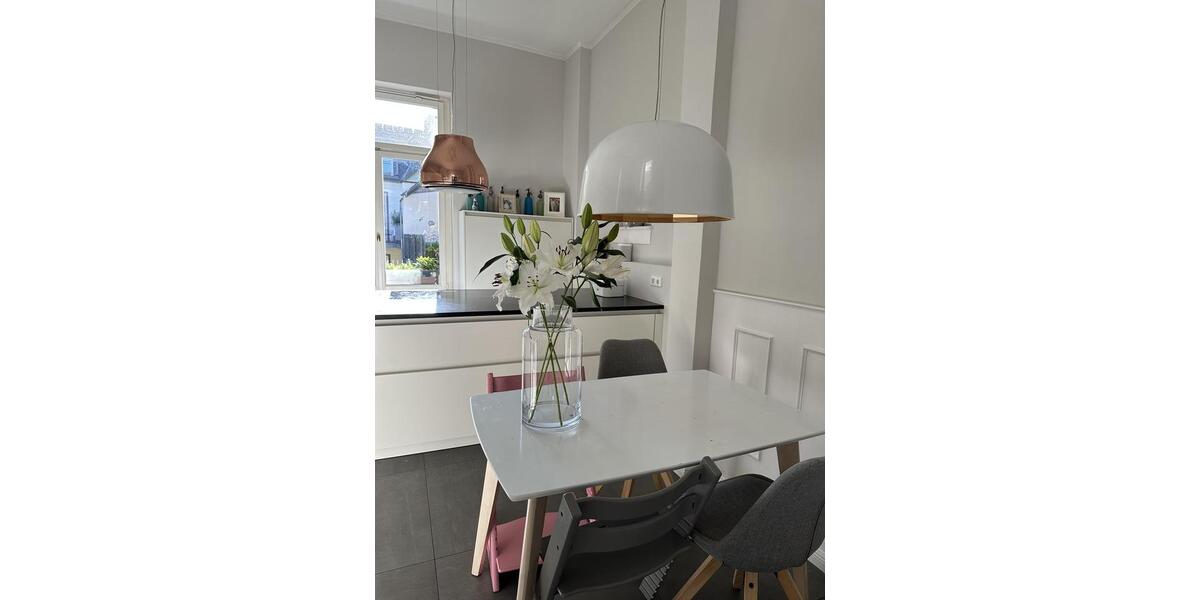 Westend-Juwel in Bestlage: Lichtdurchfluteter, kernsanierter Altbau mit Kamin, Stuckdecken, etc. 4 zimmer