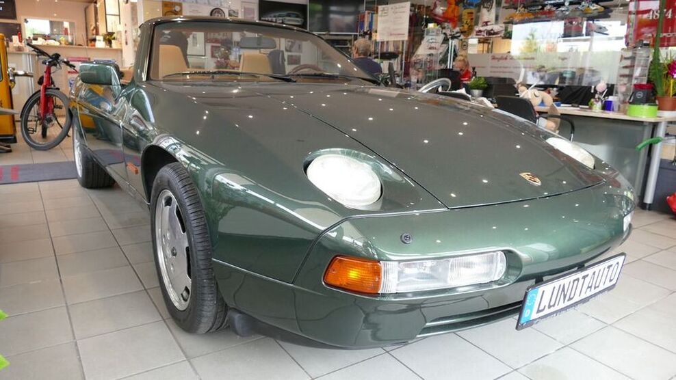 928