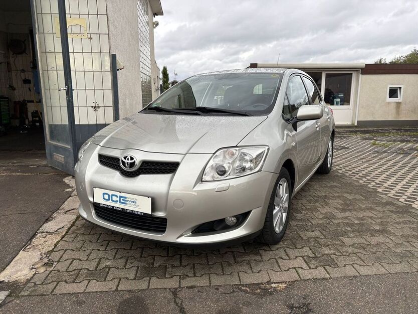 Toyota Auris 82.000 km 5.490 € Erftstadt 50374