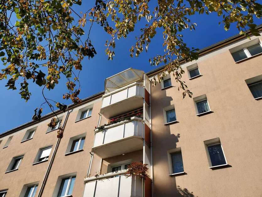 Wohnung zum Mieten in Halle 495 € 49.5 m²