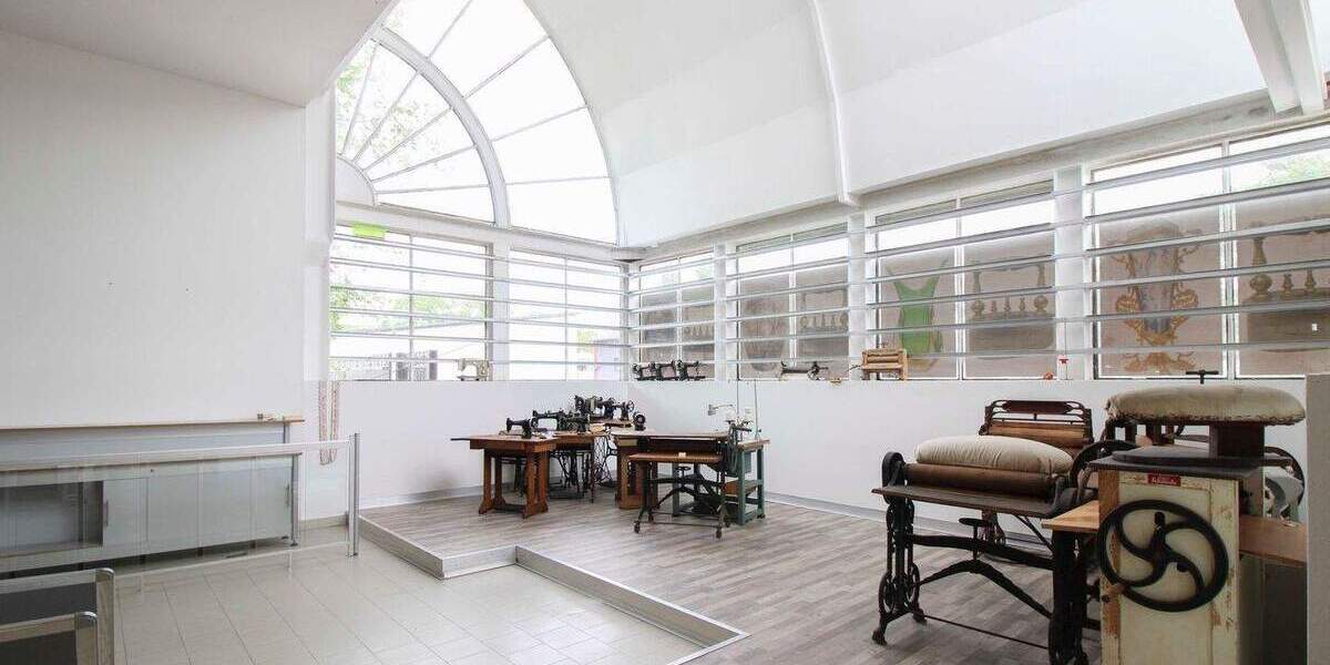 Eigenes Business oder Investment: Bezugsfreie Ausstellungsfläche mit normaler Ausstattung zimmer