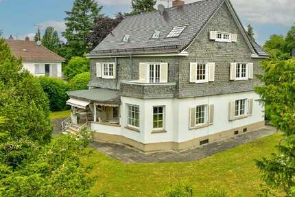 Haus zum Kaufen in Wiesbaden 0 € 262 m² 10 zimmer