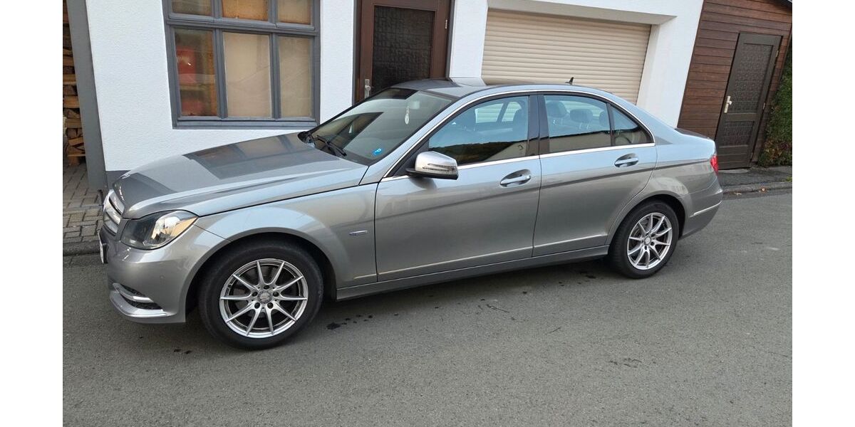 Mercedes-Benz C 220 218.000 km 7.700 &euro; Niederscheld 35687