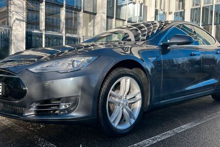 Tesla Model S 201.000 km 21.499 &euro; München 81677