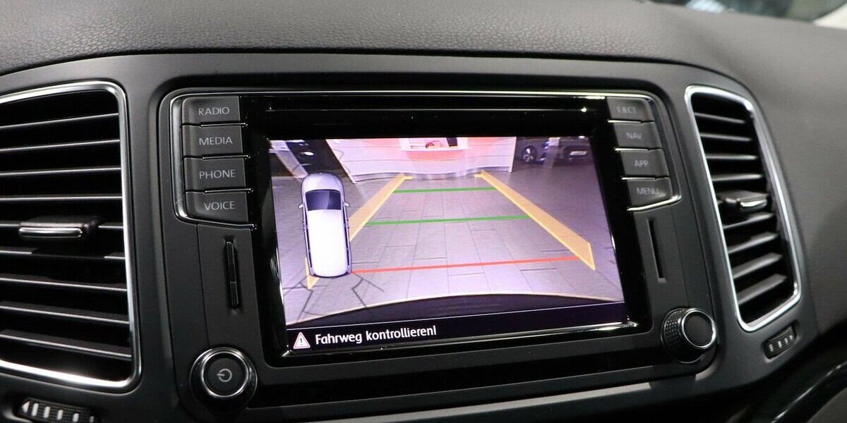 VW Sharan 1.4 TSI BUSINESS HIGHLINE / XENON / TOP 64.000 km 27.444 &euro; Hamm 59077