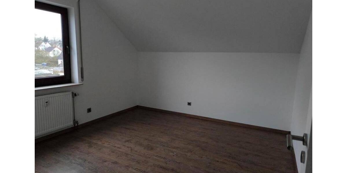 Dachgeschoßwohnung Schwalmstadt - 4 Zimmer, 95 m&sup2;, 880&euro; | Angebot:26339678