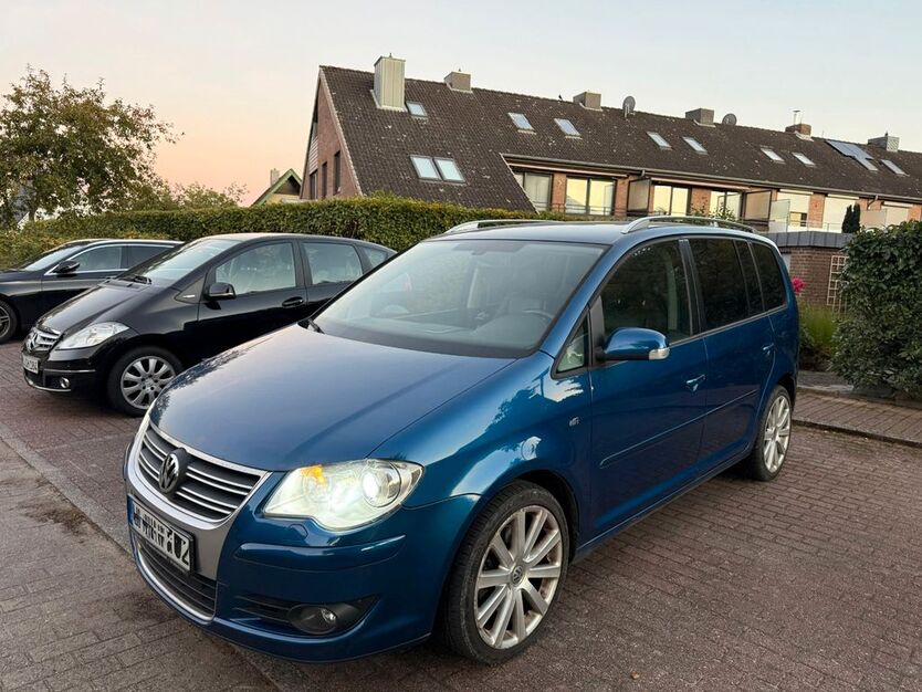 VW Touran 221.581 km 4.500 € Lübeck 23560