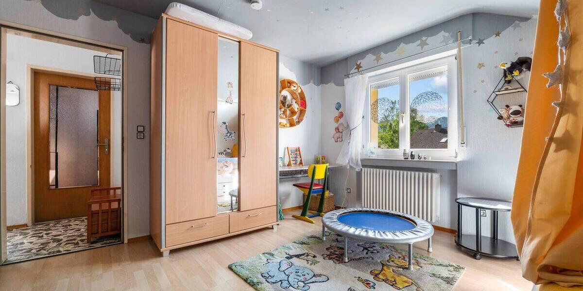 Reihenendhaus Kirchzarten - 7 Zimmer, 167 m&sup2;, 919.000&euro; | Angebot:26686413