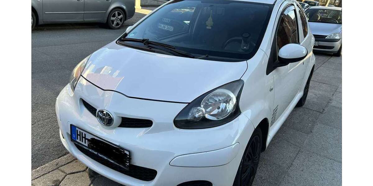 Toyota Aygo 121.392 km 2.200 &euro; Hamburg 22337