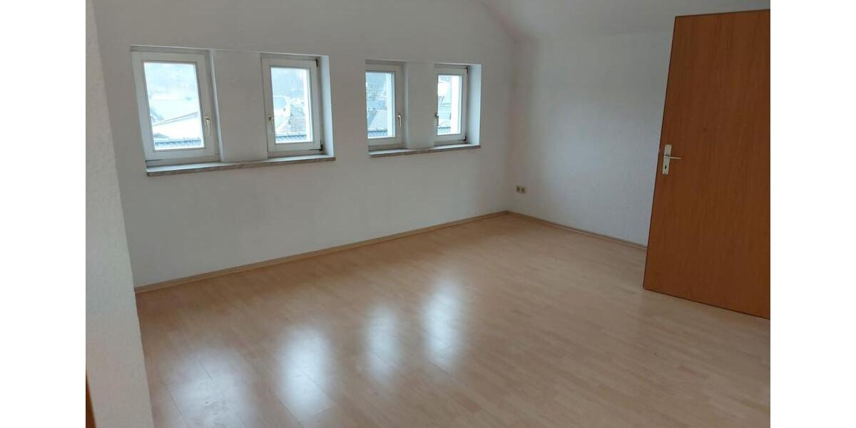 Dachgeschoßwohnung Gräfenthal - 2 Zimmer, 65 m&sup2;, 430&euro; | Angebot:25083842