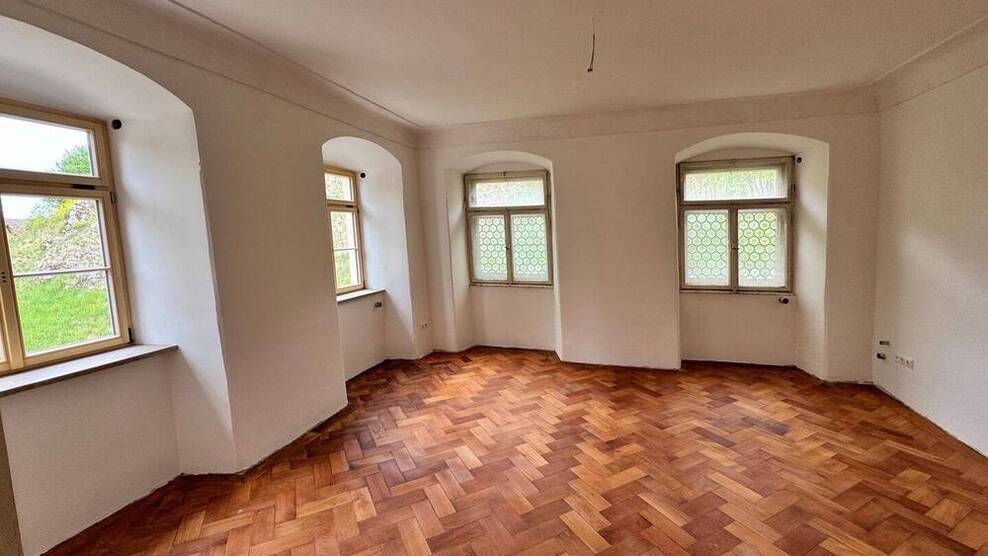 Representative Praxis oder Büro - Arbeiten in der Belle Etage mit historischen Details