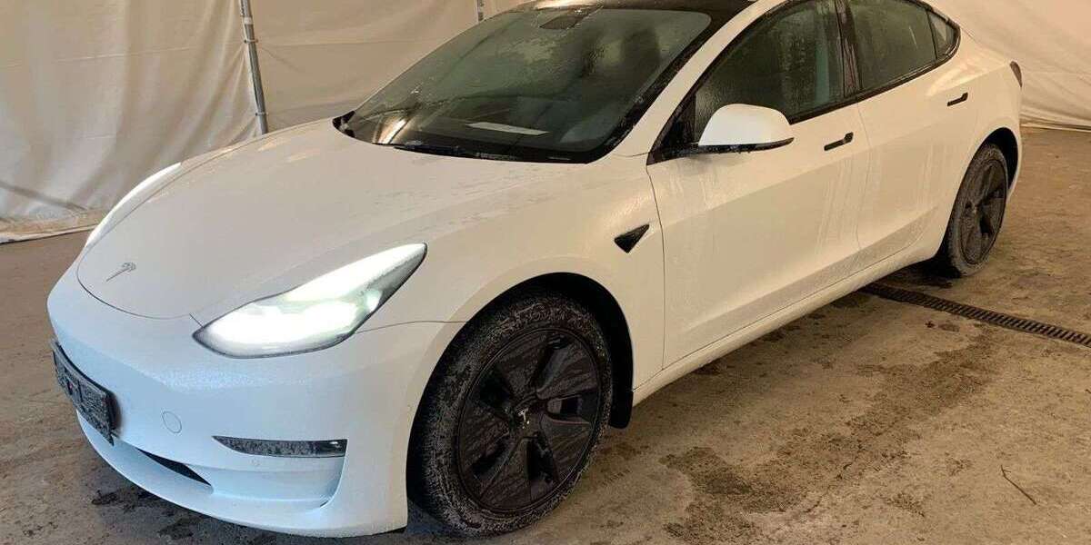 Tesla Model 3 30.000 km 30.940 &euro; Herges-Hallenberg 98587