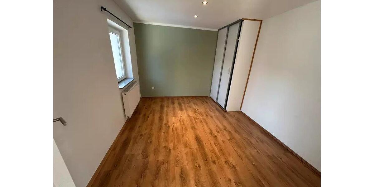 Doppelhaushälfte Sinzing - 5 Zimmer, 130 m&sup2;, 1.350&euro; | Angebot:26349498